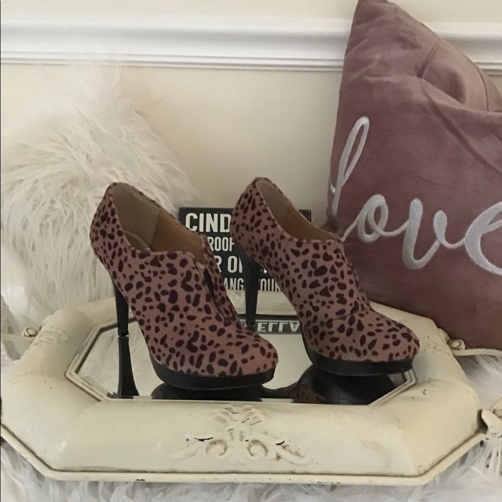 Style & Co Animal Print Booties Size 6.5